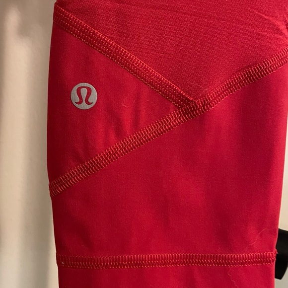 Red Lululemon crop leggings - Picture 4 of 6